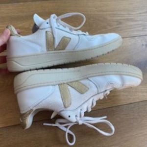 Veja sneakers,  Size 8, White and gold leather